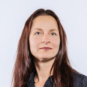 Bild von Juliane Wahren, Vertreterin des Dt. Verbands Soziale Arbeit im Gesundheitswesen beim Runden Tisch